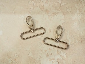 Карабин для сумки. Никель 50 мм