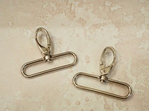 Карабин для сумки. Никель 50 мм