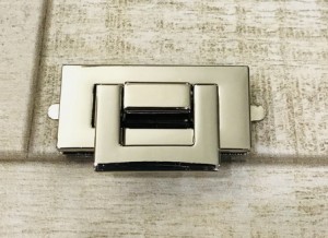 Замок для сумки. Никель 45х20 мм