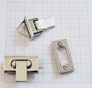 Замок для сумки. Никель 35х17 мм