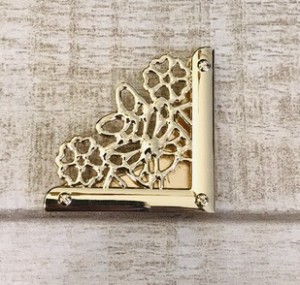 Уголок для сумки. Золото