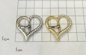 Пряжка. Никель + стразы 18 мм