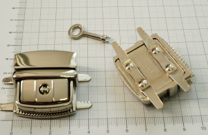Замок для сумки. Никель 32х32 мм