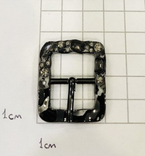 Пряжка. Черная эмаль + стразы (20 мм)