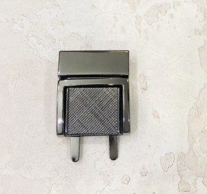 Замок для сумки. Черный никель 35х40 мм