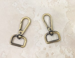 Карабин для сумки. Антик браш 20 мм