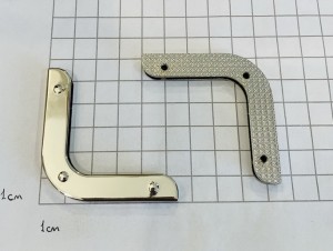 Уголок для сумки. Никель