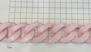 Цепочка пластиковая декоративная 35х33х9 мм