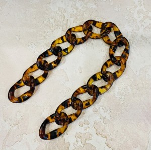 Цепочка пластиковая декоративная 38х25х8 мм