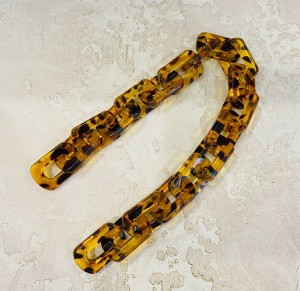 Цепочка пластиковая декоративная 31х20х6 мм