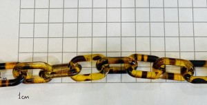 Цепочка пластиковая декоративная 27х16х4 мм