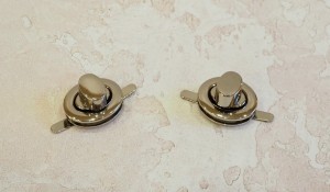 Замок для сумки. Никель 26х22 мм