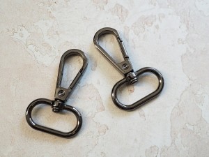 Карабин для сумки. Черный никель 26 мм
