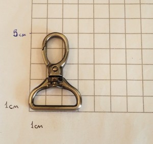 Карабин для сумки. Черный никель браш 25 мм