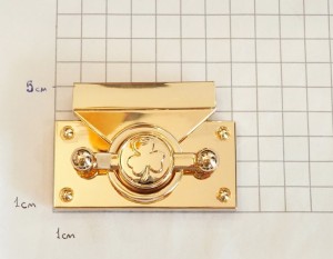 Замок для сумки. Золото 70х35 мм