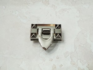 Замок для сумки. Никель 41х23 мм