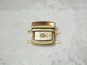 Замок для сумки. Золото 32х32 мм