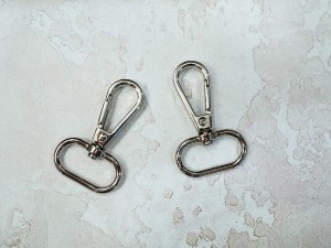 Карабин для сумки. Никель 25 мм