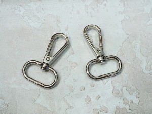 Карабин для сумки. Никель 25 мм