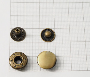 Галантерейная кнопка. Антик браш 12 мм (латунь)